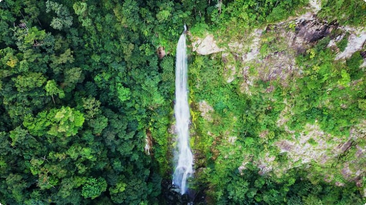 Водопад Бежуко в национальном парке Пико-Бонито