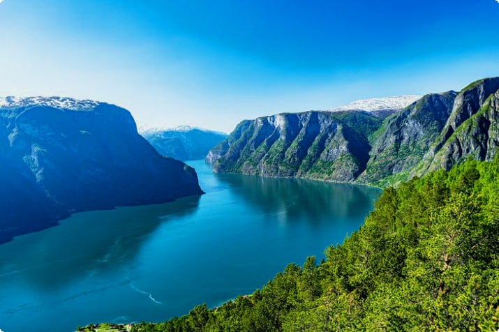 Sognefjord i Norge om sommeren