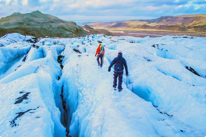 Поход по леднику в Исландии