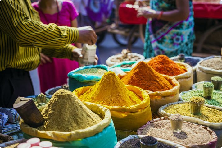 Специи на рынке в Дели