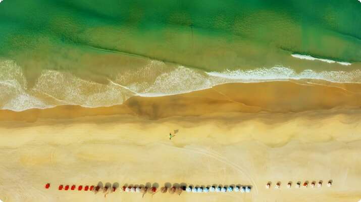 Вид с воздуха на пляж Мобор