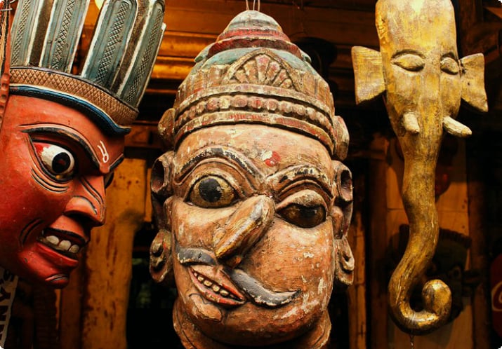 Maskers in de Chor Bazaar