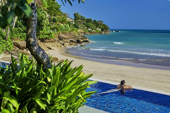 Источник фото: курорт Four Seasons Resort Bali в заливе Джимбаран