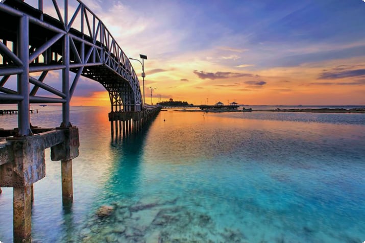 Most Jembatan Cinta o zachodzie słońca