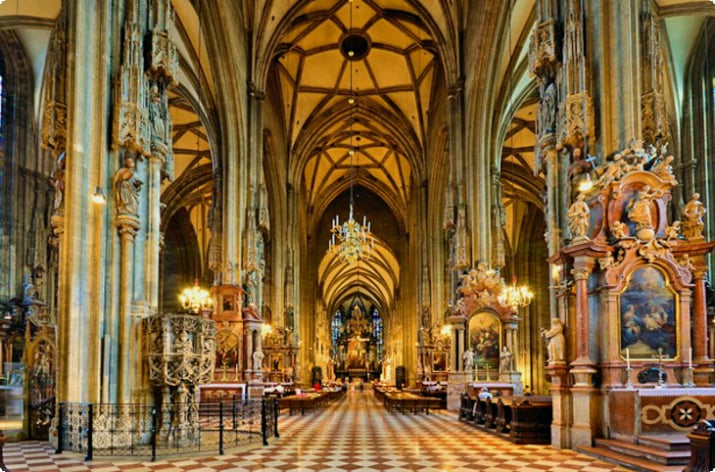 Tutustuminen Pyhän Tapanin katedraaliin, Wien