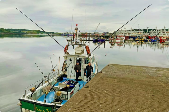 Прибрежный рыболовный чартер в Ирландии
