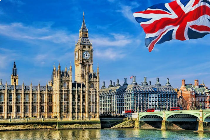 Big Ben e a Union Jack em Londres, Inglaterra