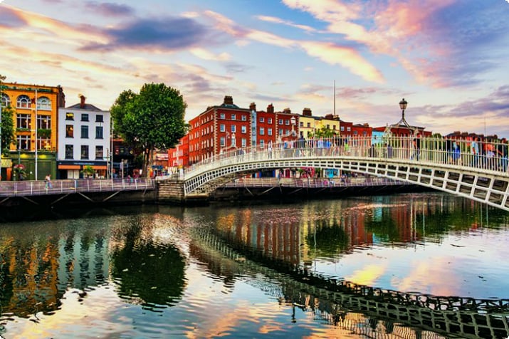 Dublin'deki Ha'penny Köprüsü