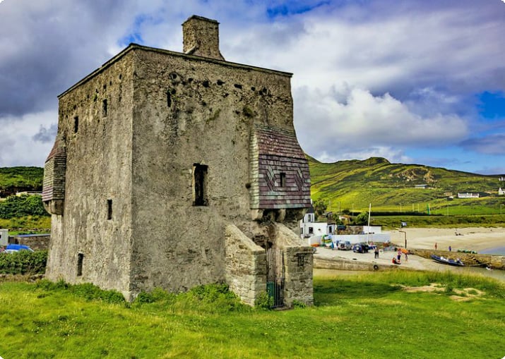 Замок Грейнуайл на острове Клэр