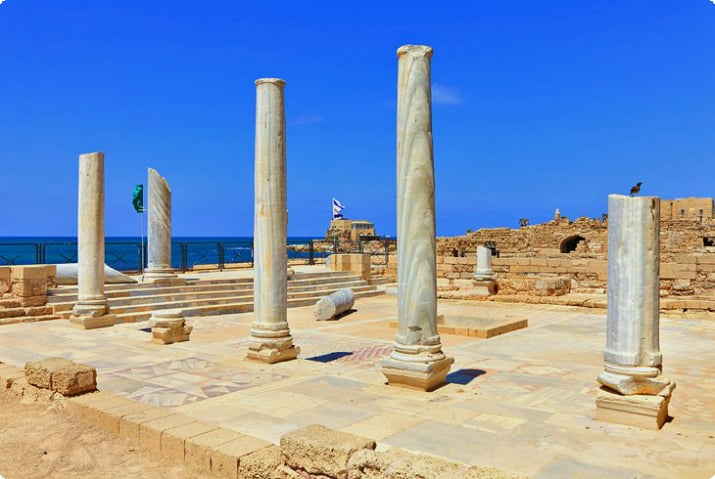 Ruinen am Meer in Caesarea