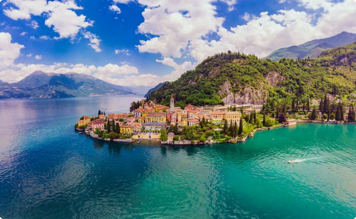 Vista aérea de Varenna en el lago de Como