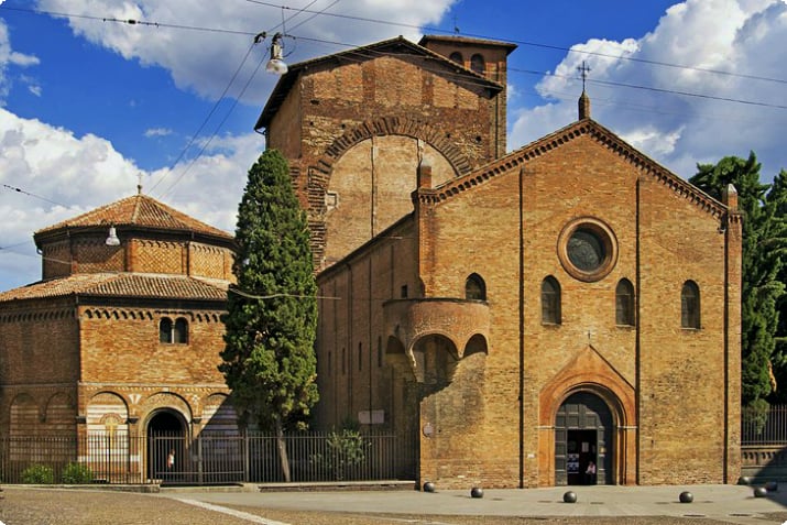 Санто-Стефано (базилика Святого Стефана)