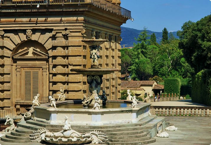 10 самых популярных дворцов Флоренции: Путеводитель