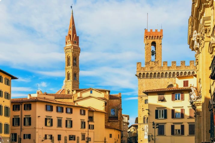 Piazza San Firenzen historialliset rakennukset