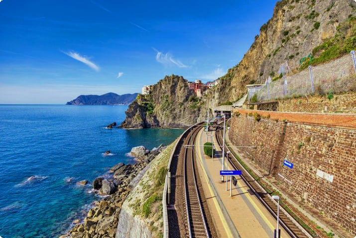 Manarola treinstation aan de kust van Cinque Terre