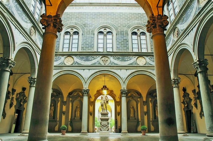 Wewnętrzny dziedziniec pałacu Medici-Riccardi