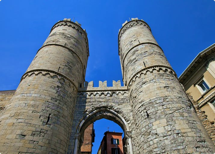 Порта Сопрана и Каса ди Коломбо (Дом Колумба)