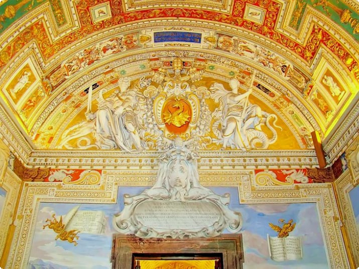 Prachtig plafond in de Vaticaanse Musea