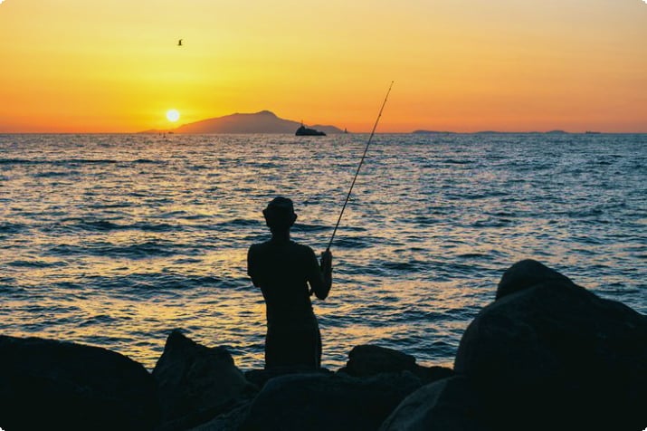 Pescatore sulla costiera sorrentina