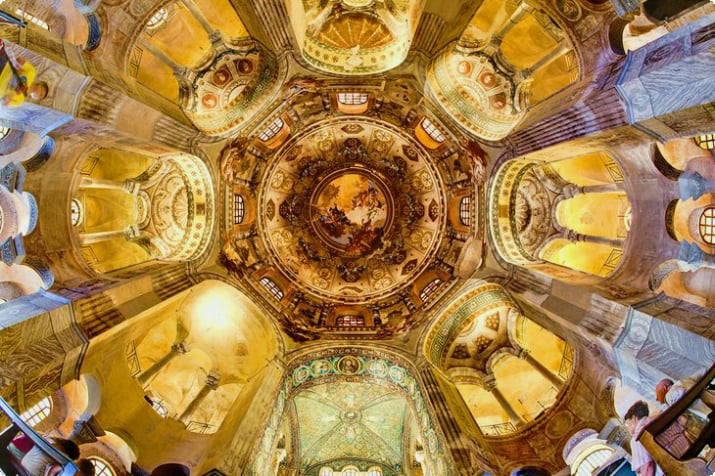 ラヴェンナのサン・ヴィターレ聖堂のビザンチンのモザイク