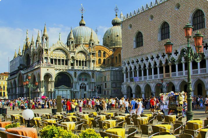 Tutustuminen Venetsian Pyhän Markuksen basilikaan: Vierailijaopas