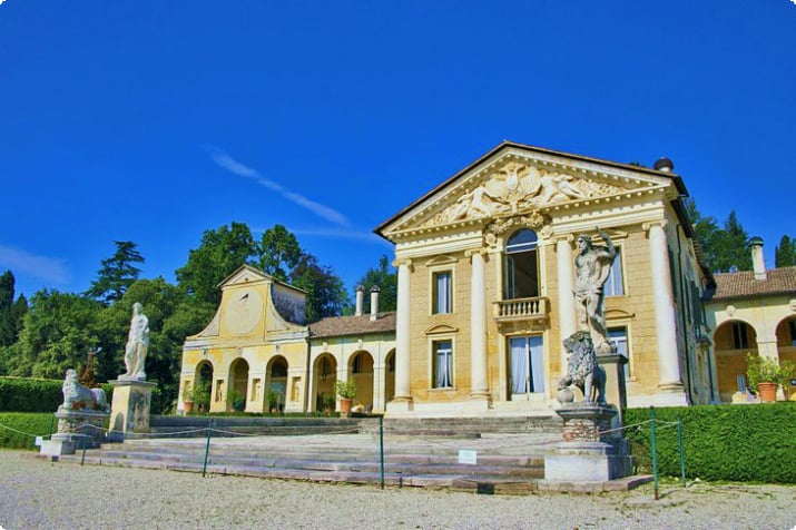 Villa Bárbaro