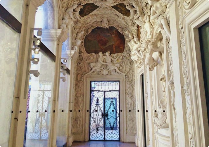 Corredor, Palazzo Leoni Montanari