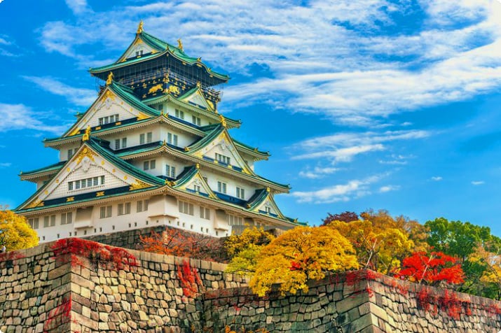 Schloss Osaka mit Herbstlaub