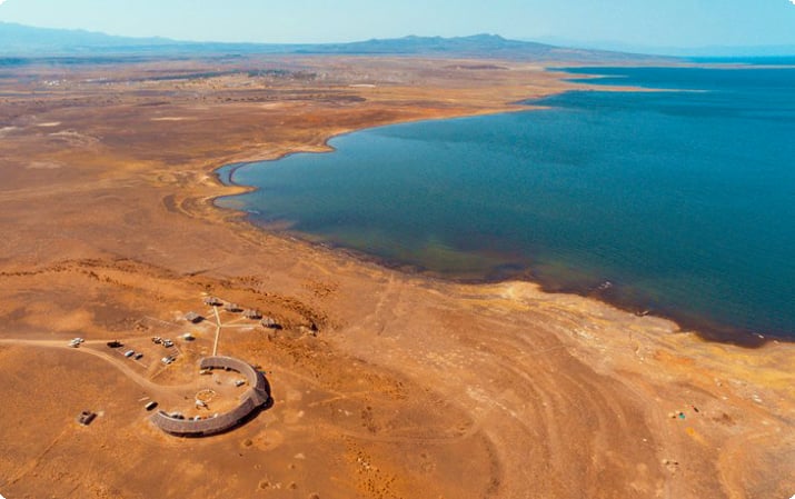 Вид с воздуха на Музей пустыни и озеро Туркана