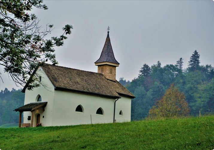 Lite kapell i landsbyen Hinterschellenberg