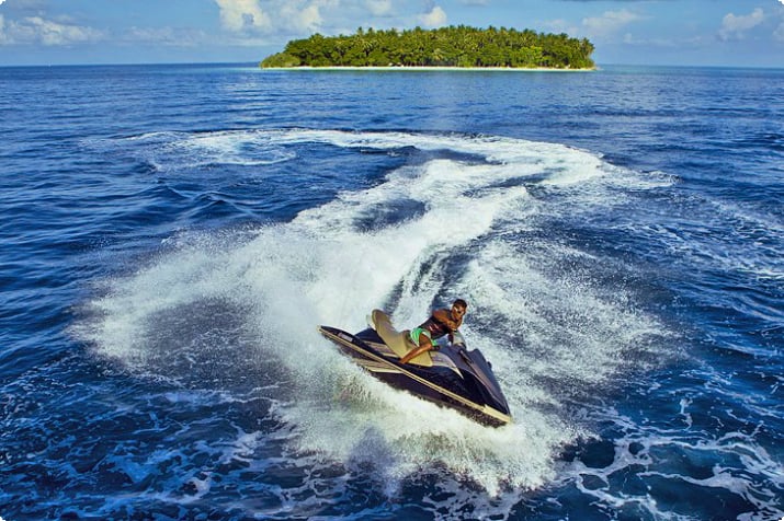 Jazda na nartach wodnych w Kurumba Malediwy