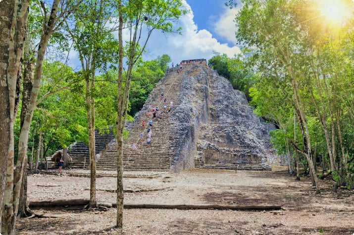 Die Maya-Pyramide Nohoch Mul in Coba