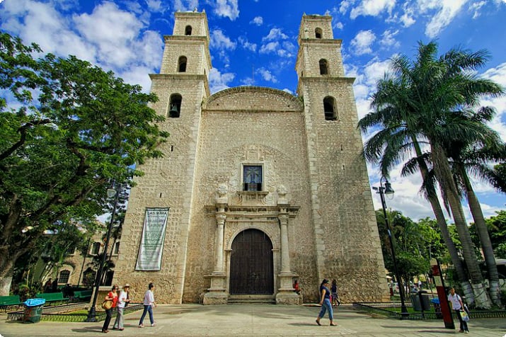 Parque Cepeda Peraza und die Jesuitenkirche