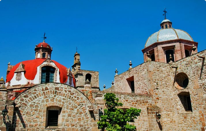 Kültür Evi ve del Carmen Manastırı