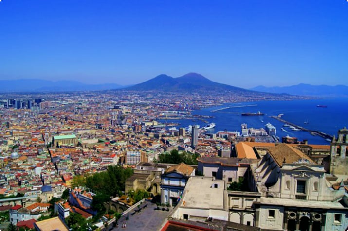 16 самых популярных туристических достопримечательностей в Неаполе и легкие однодневные поездки