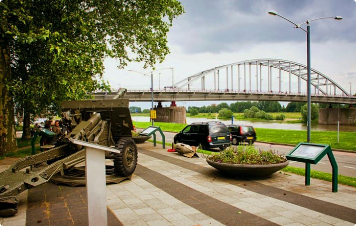 Мост Джона Фроста и Музей ВДВ