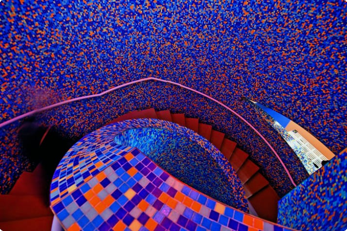 Разноцветная лестница