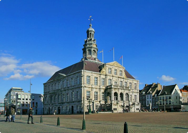 市庁舎と市場広場