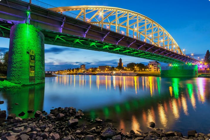 Pont au crépuscule à Arnhem