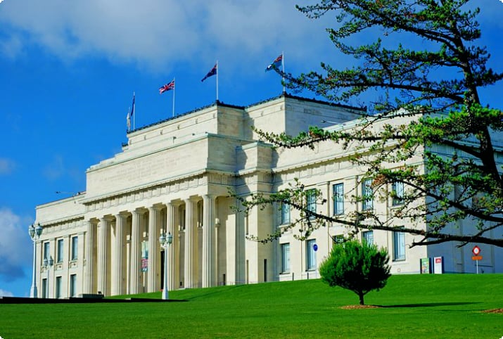 Военный мемориальный музей Окленда