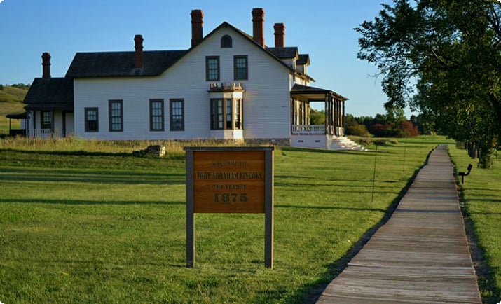 Fort Abraham Lincoln Eyalet Parkı