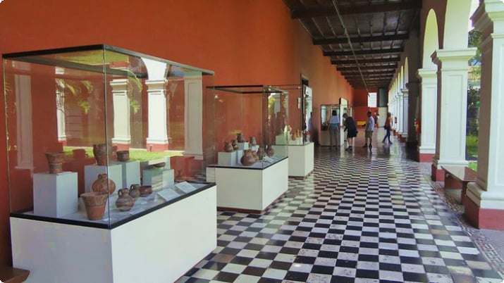 Национальный музей археологии, антропологии и истории
