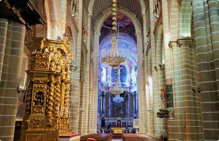 Interiør av katedralen