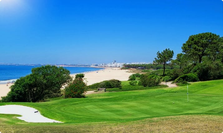 Пляжное поле для гольфа в Португалии