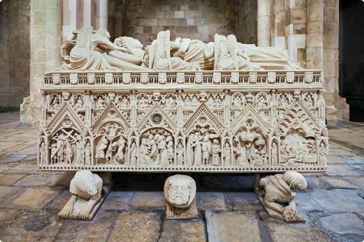Tombe d'Inês de Castro, Monastère d'Alcobaça