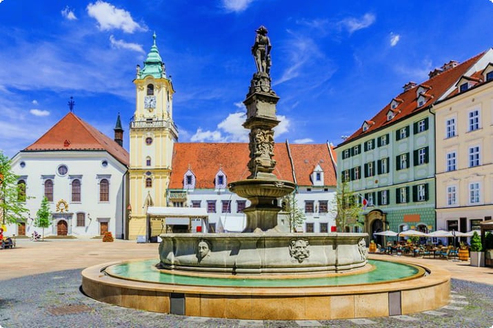 Hauptplatz in Bratislava und das Rathaus