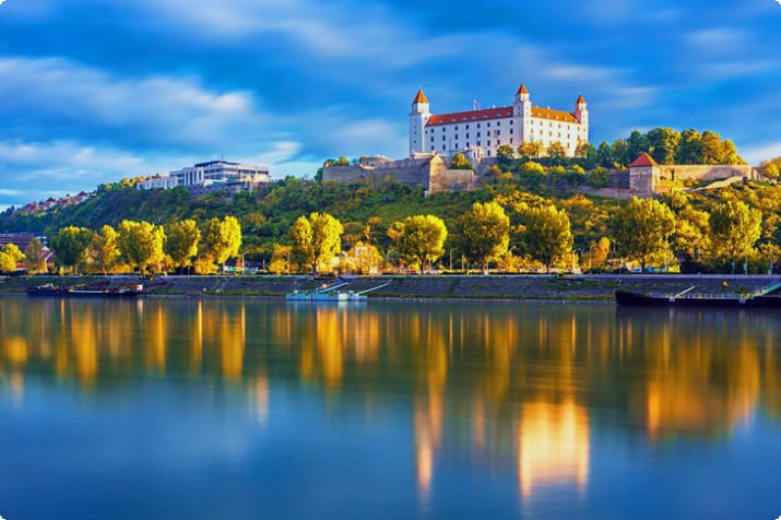 Братиславский Град и река Дунай