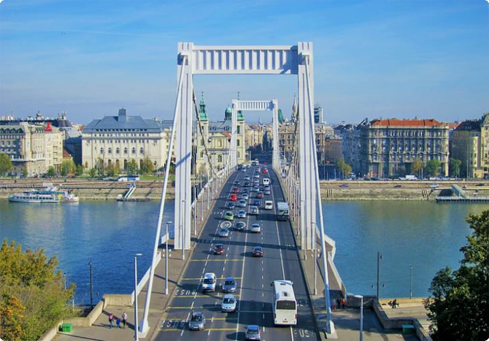 Brücke über die Donau nach Budapest