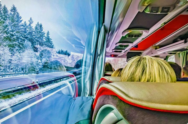 Путешествие на автобусе по чешской сельской местности зимой