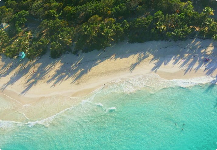 Вид с воздуха на пляж Фламенко на Исла-де-Кулебра